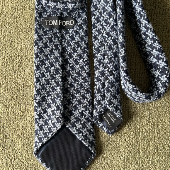 TOM FORD PURE LUXURY silk and wool Tie $298 - Picture 3 of 4